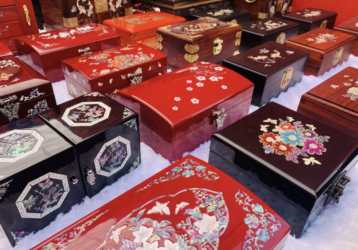探索&ldquo;文旅+&rdquo;發(fā)展模式 好客山東&middot;山東有禮&rdquo;文化和旅游商品進(jìn)景區(qū)濟(jì)南泉城廣場(chǎng)站開(kāi)幕
